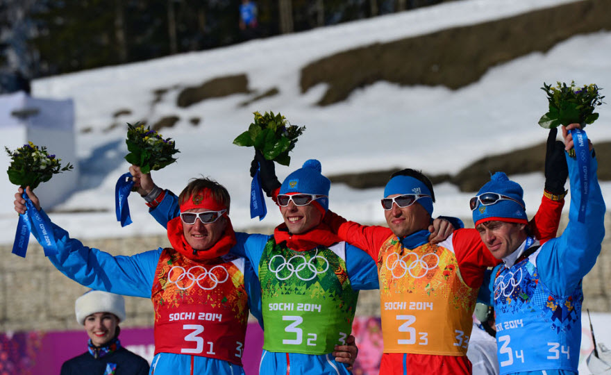 17 Лыжники 
Александр Бессмертных, Максим Вылегжанин, Александр Легков и Дмитрий 
Япаров - серебряные призеры в эстафете.